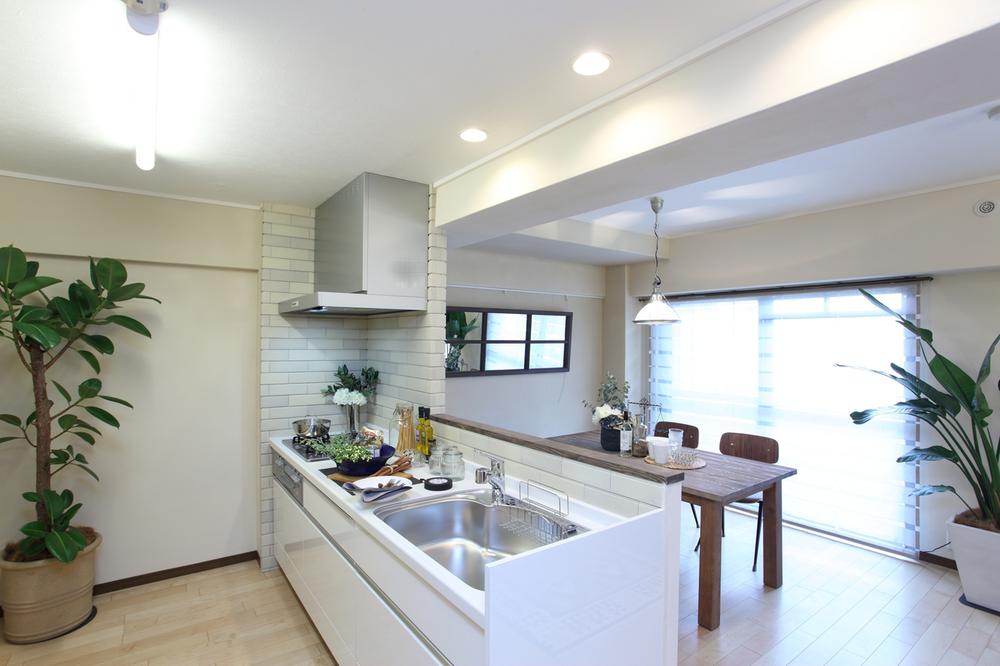 Kitchen. Ideal of counter kitchen with family overlooking the open 304, Room