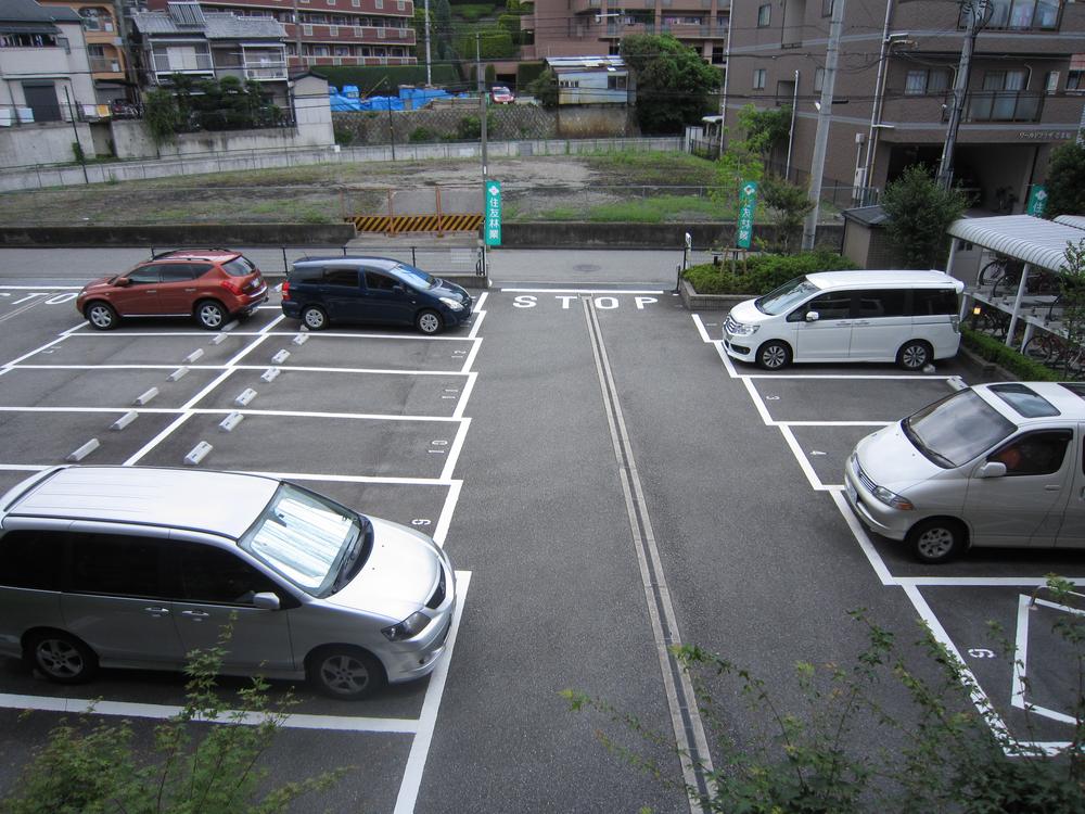 Parking lot. 100% equipped with flat parking lot of the self-propelled. It is immediately starting.