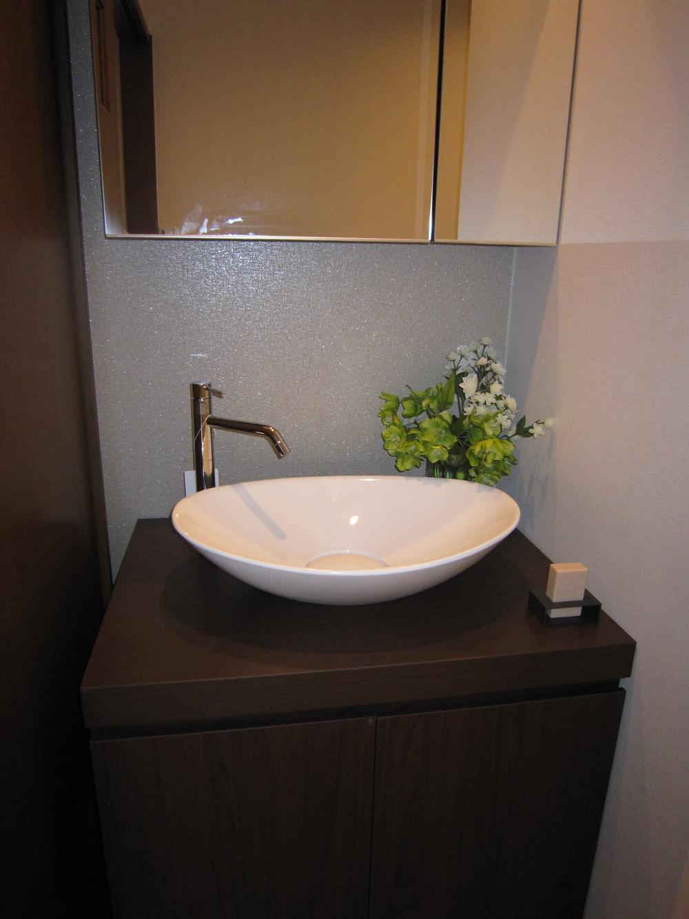 Wash basin, toilet. 304, Room Entrance (June 2013) Shooting