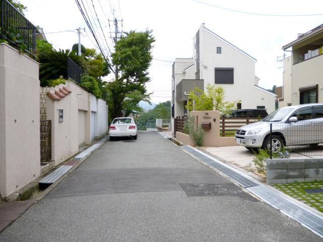 Local photos, including front road. Frontal road