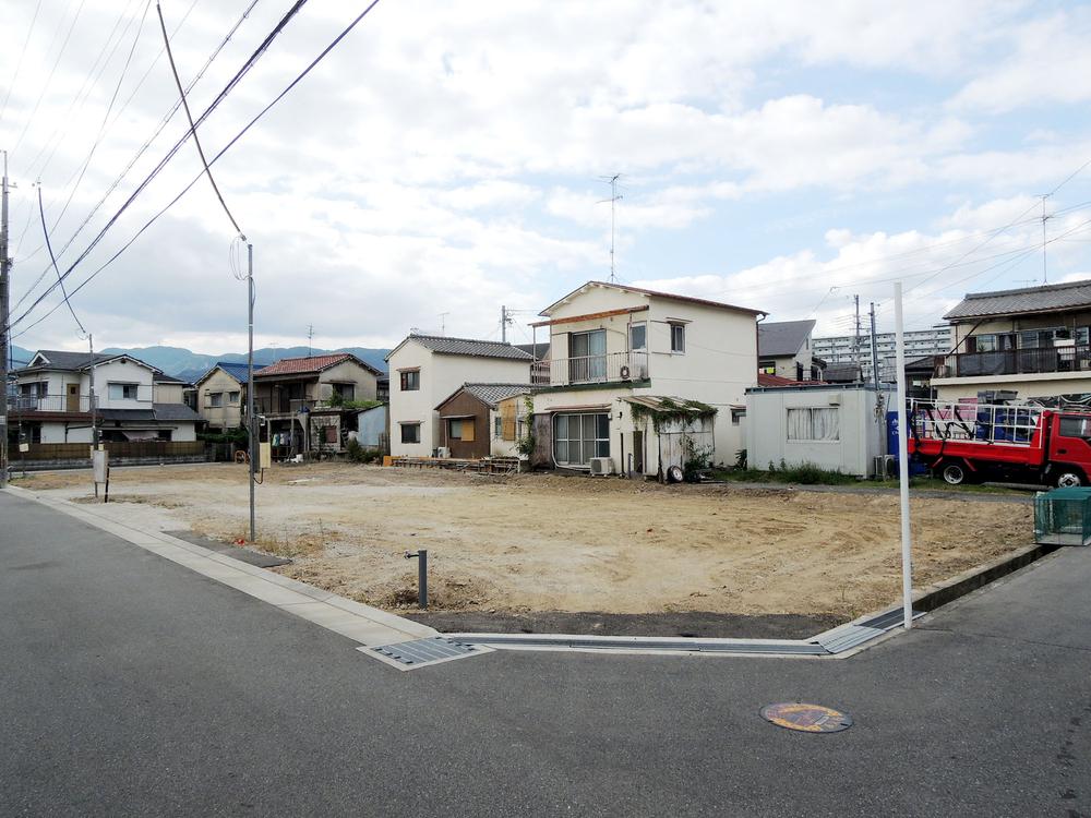 Local photos, including front road. Local shooting