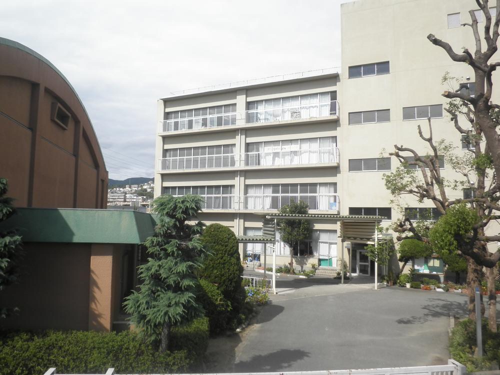Junior high school. Takarazuka Municipal Minamihibarigaoka until junior high school 2121m