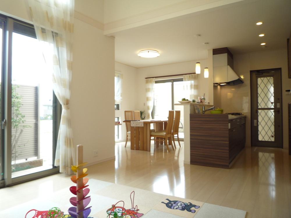 Living. Spacious 21.6 Pledge! Floor heating 3 Tsuratsuki!
