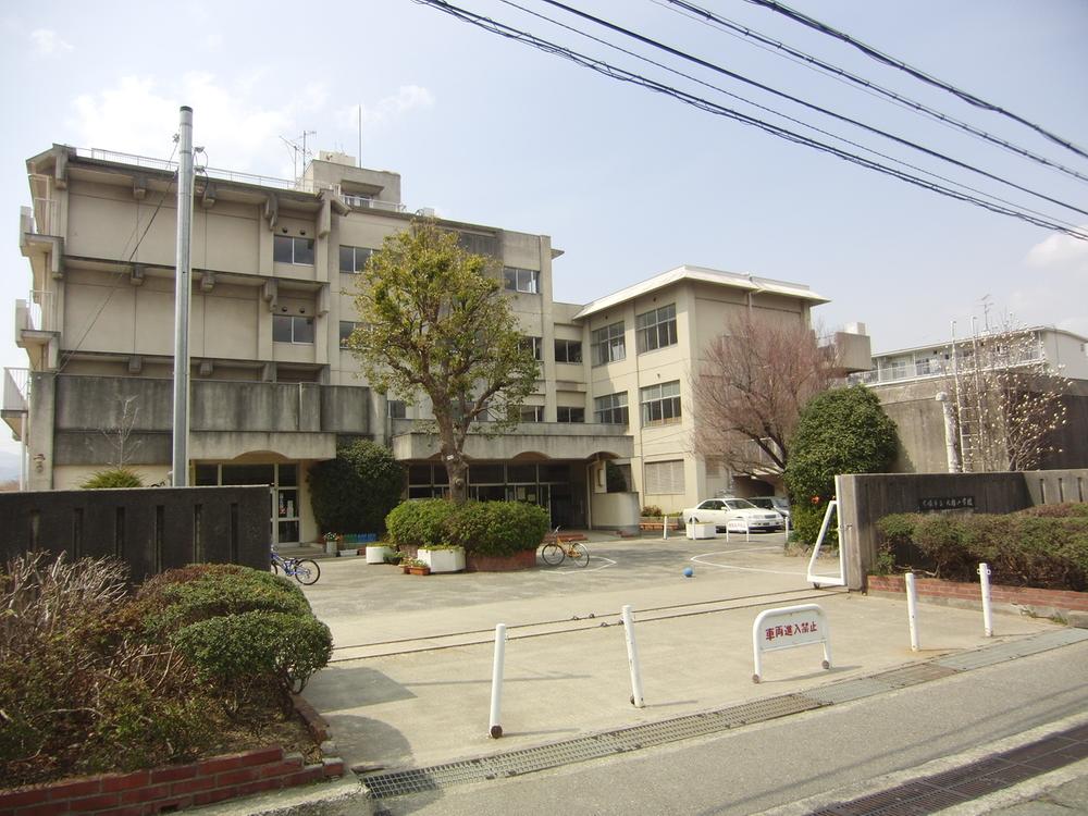 Primary school. Municipal Marubashi a 12-minute walk from the 900m elementary school to elementary school, When school is collective school. There is a municipal Marubashi kindergarten next to the elementary school.