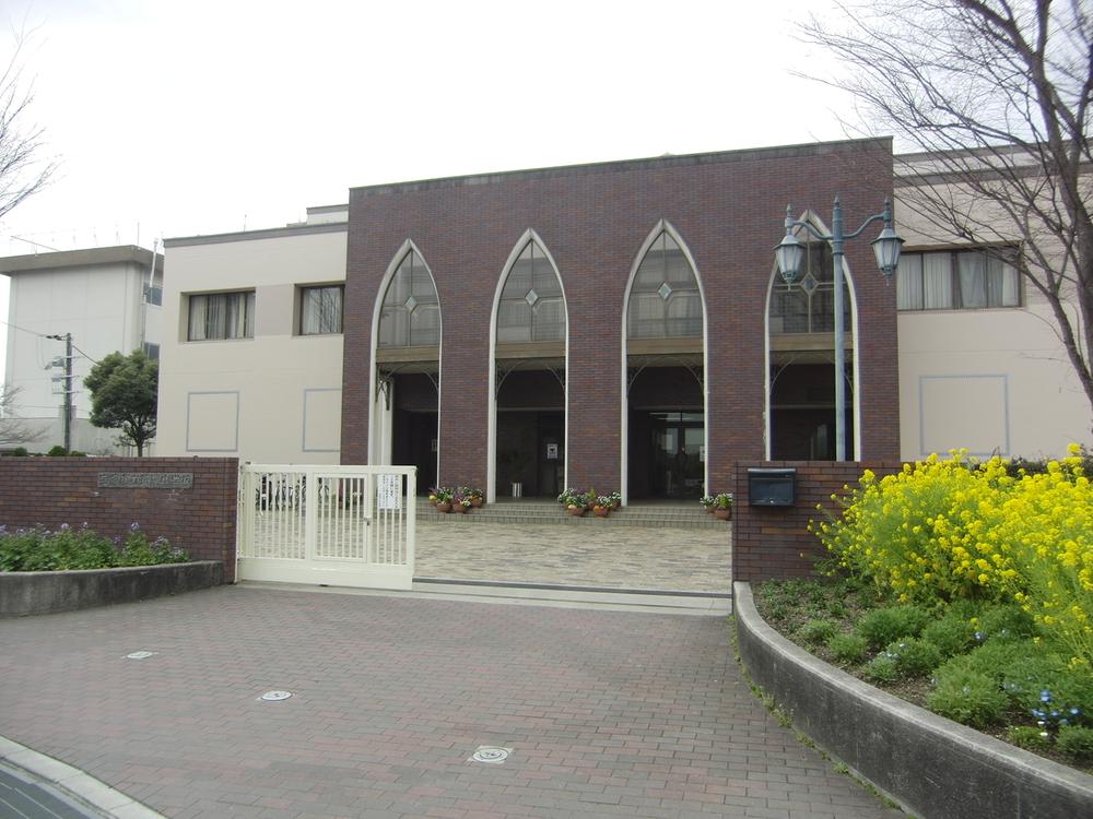 Junior high school. It is a fashionable school of school with a 2380m blow to City Nagao Junior High School.