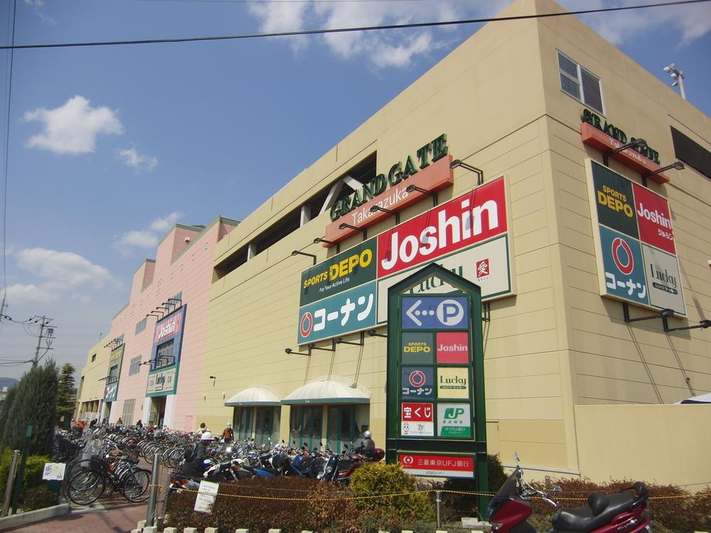 Shopping centre. 2734m home improvement Konan to ground gate, Escalation Electric Super etc. equipped.