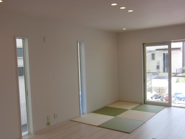 Non-living room. Indoor (08 May 2013) Shooting Tatami every move is available anywhere you can use a wide range to suit your room applications.