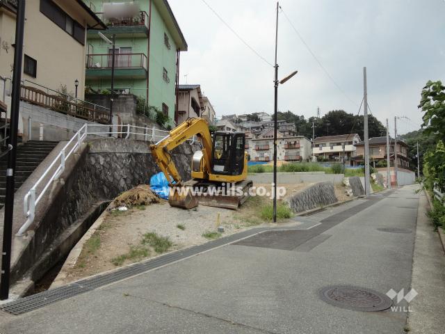 Local appearance photo. Property (from the southeast side) ※ 2013 August 8, currently vacant lot