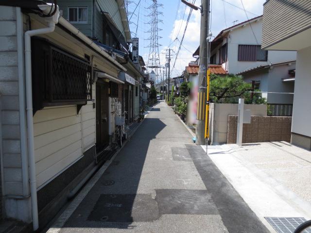 Local photos, including front road. Property of the south front of the road (from the east)