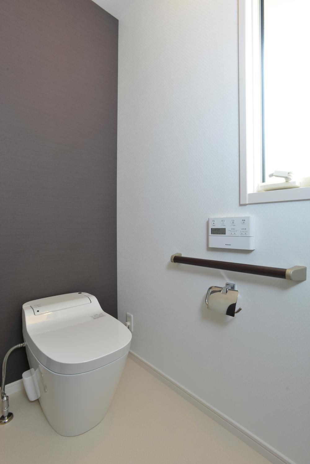Toilet. Indoor (July 2013) captured the first floor La Uno
