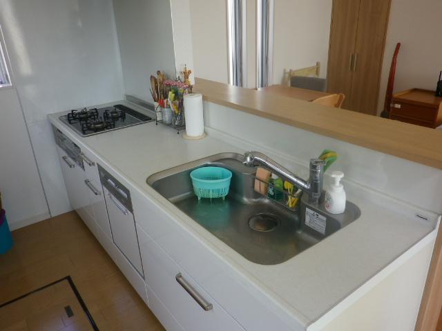 Kitchen. It is with dishwasher and water purifier.