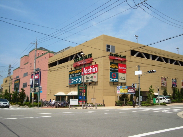 Home center. Joshin Nakayama-dera store up (home improvement) 2070m