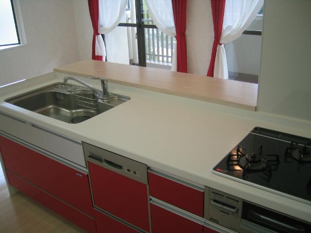 Kitchen. With dishwasher