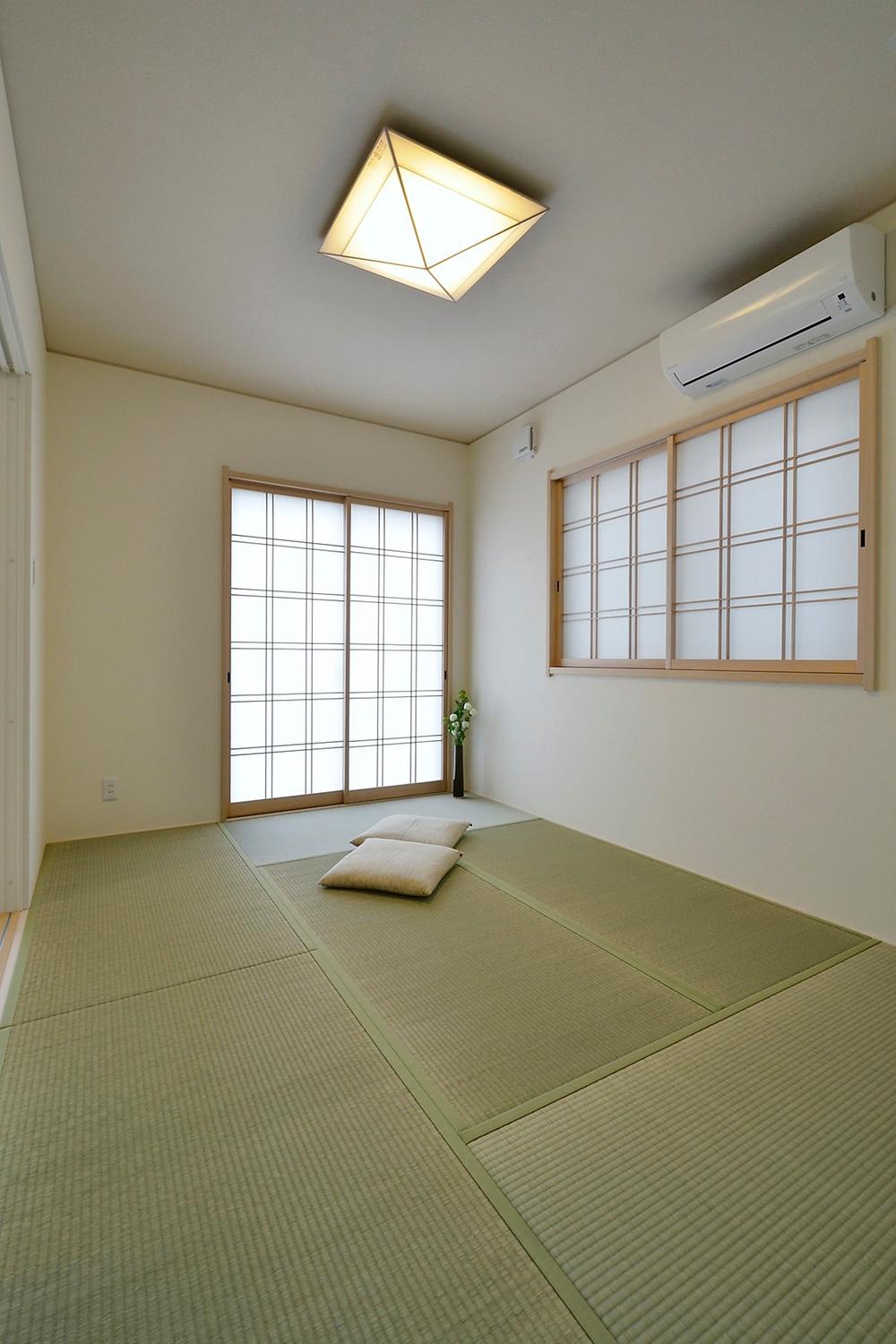 Non-living room. As an extension of the living room, As roomsese-style room that can be used for multi-purpose. When there is, it is convenient person room. (Model house shooting)