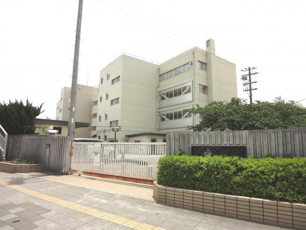 Junior high school. 700m up to junior high school Takashi junior high school