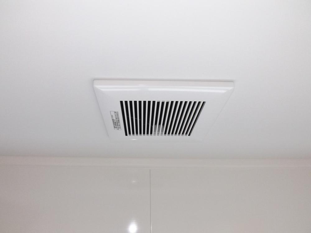 Cooling and heating ・ Air conditioning. Local photo (bathroom ventilation fan)
