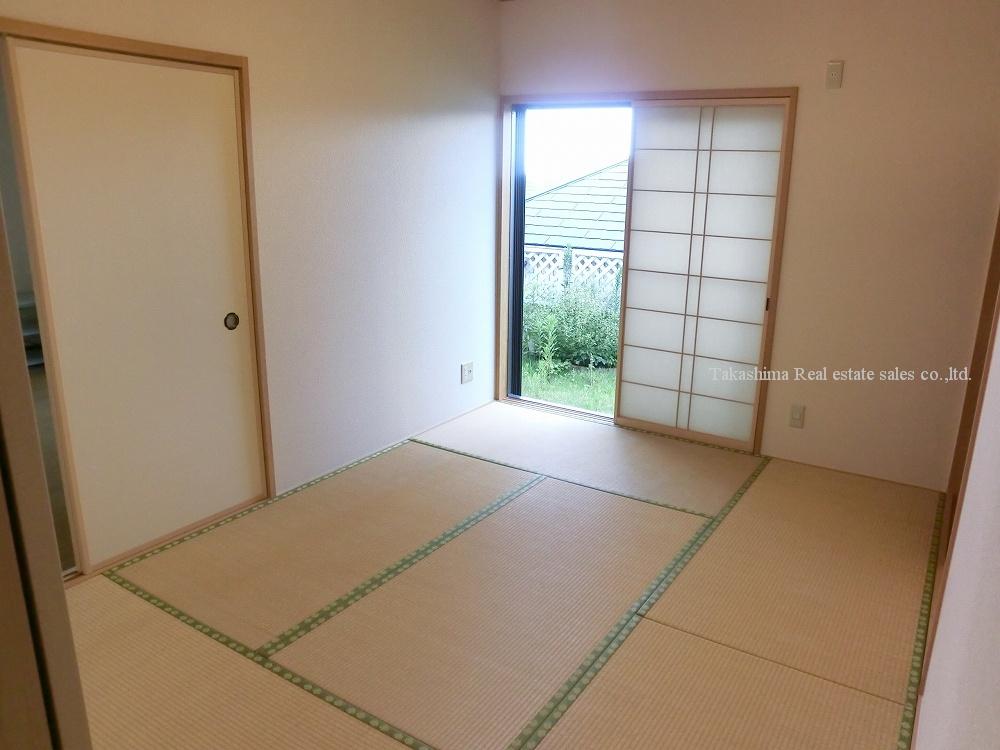 Non-living room. Japanese-style room is south-facing.