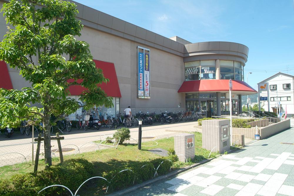 Supermarket. Daiei Takarazuka until Zhongshan shop 1500m