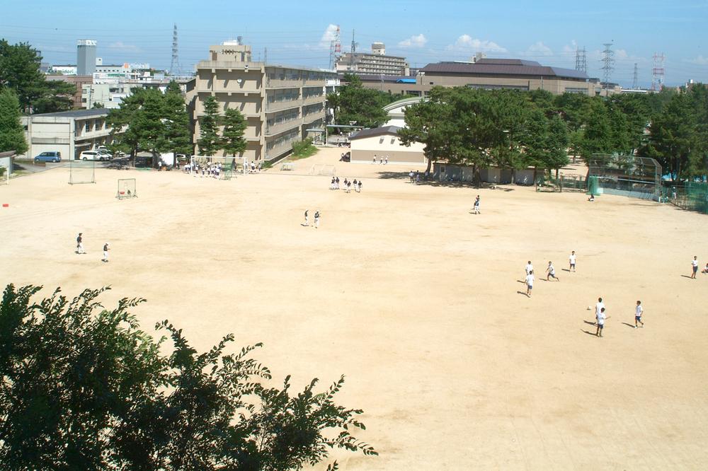 Junior high school. Takarazuka Municipal Takarazuka until junior high school 2240m
