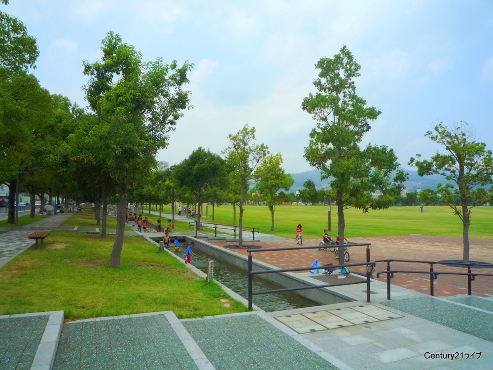 park. 1280m to Suehiro Central Park (park)