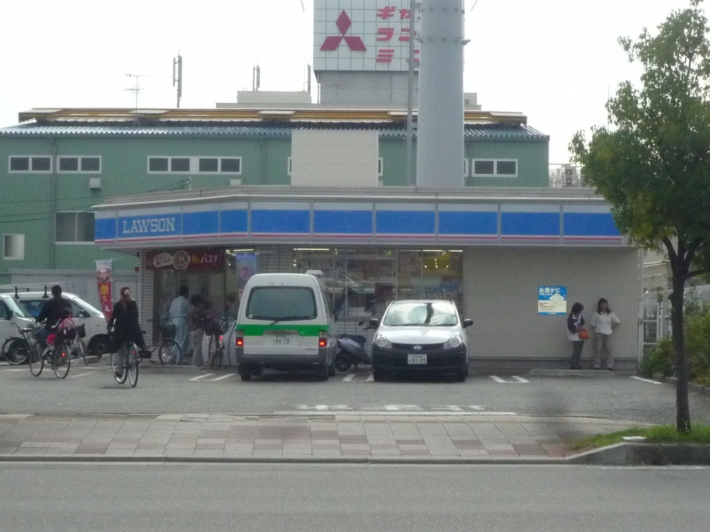 Convenience store. Lawson Takashi 1-chome to (convenience store) 447m