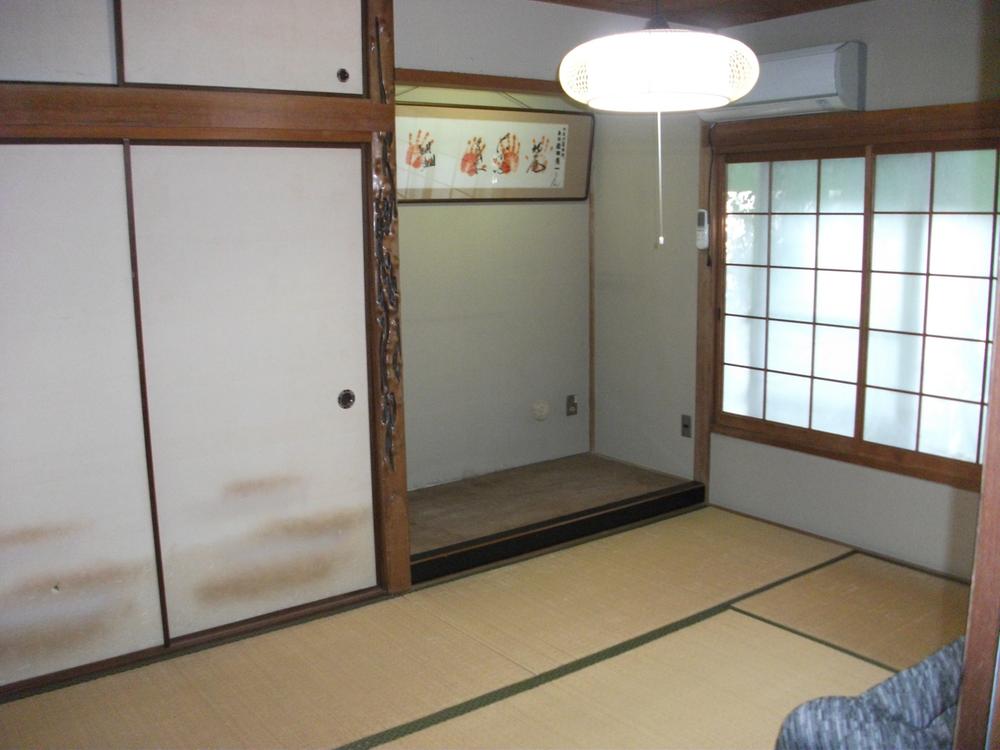 Non-living room. Second floor east side Japanese-style decor alcove