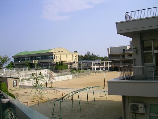 Primary school. Takarazuka 1224m until the Municipal Nagao Elementary School