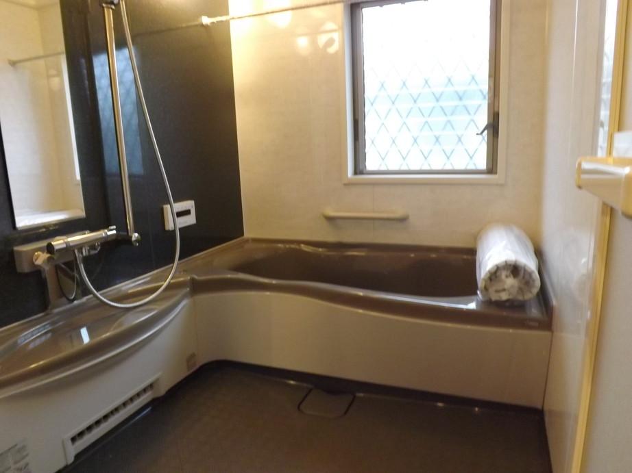 Bathroom. Local photo (bathroom) Bathroom heating dryer! Warm bath!