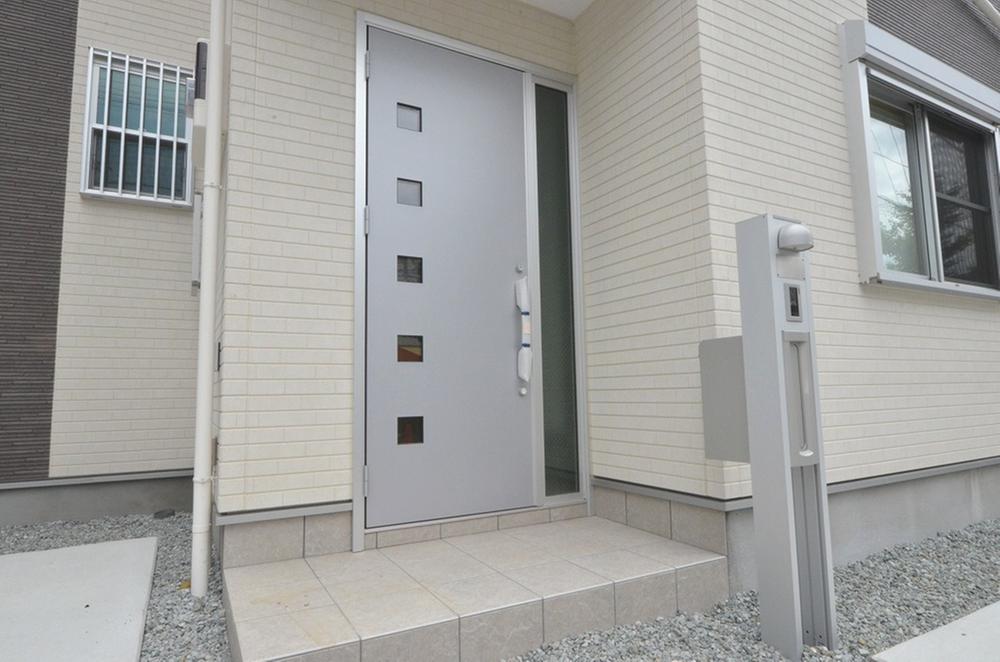 Entrance. Entrance with a stylish heat insulation effect