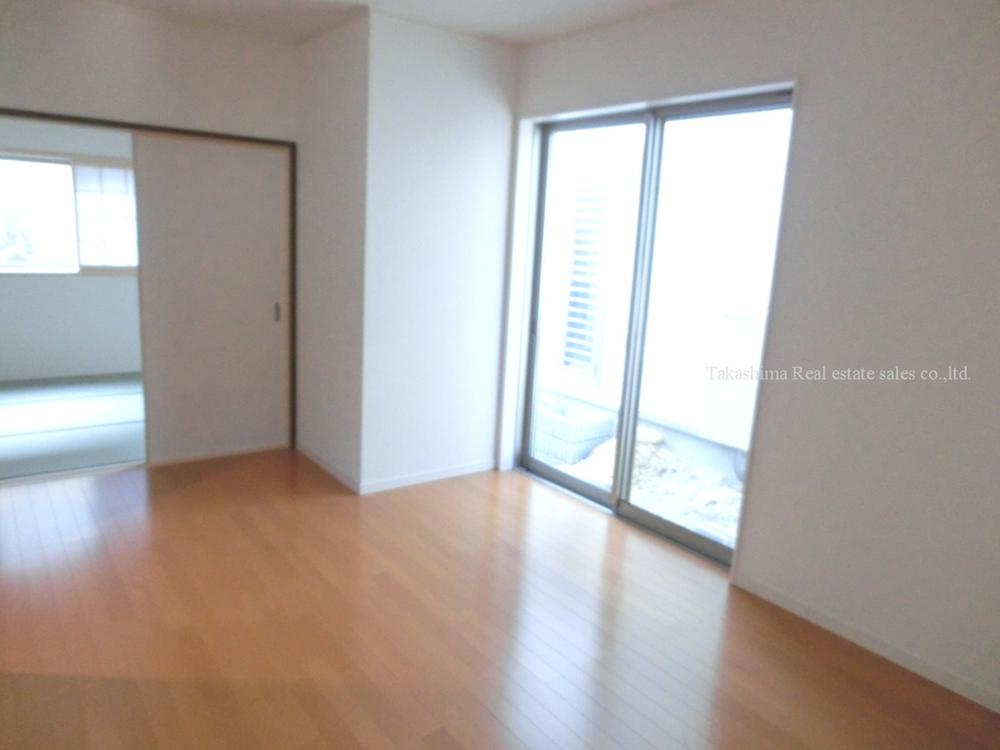 Living. The 15.5 Pledge of LDK available in a wide space adjacent six quires Japanese-style room.