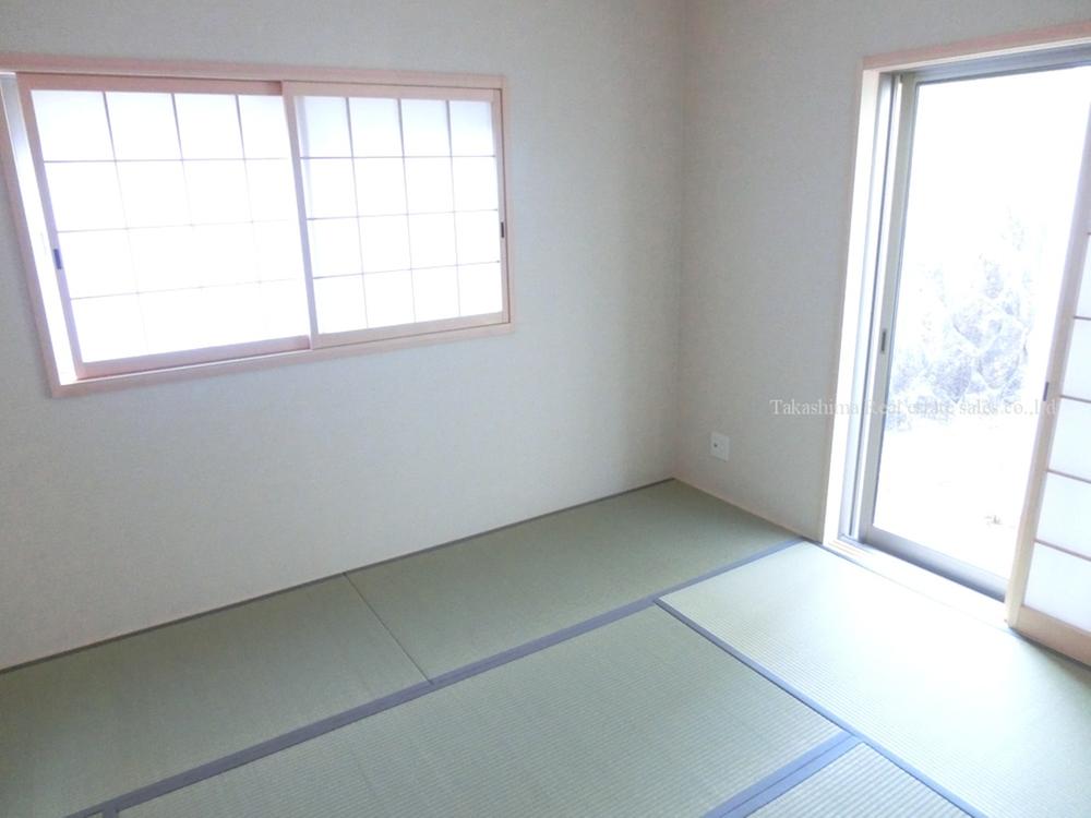 Non-living room. Japanese-style room adjacent to the living room is 6 Pledge.