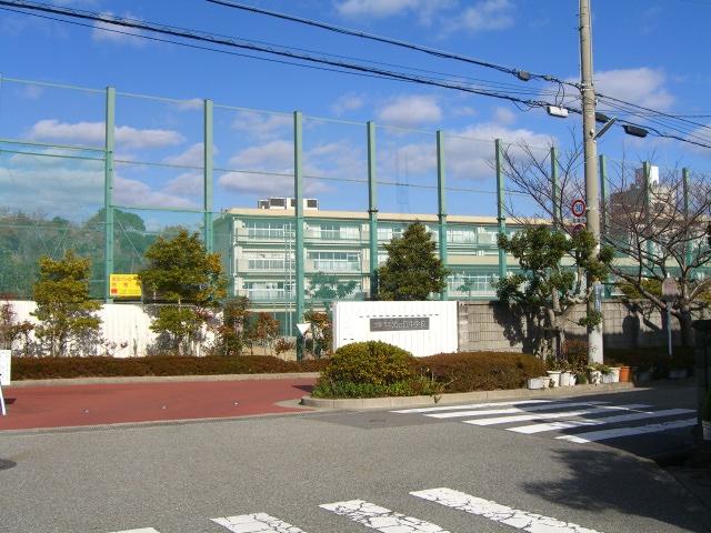 Junior high school. Takarazuka Municipal Hikarigaoka until junior high school 2251m