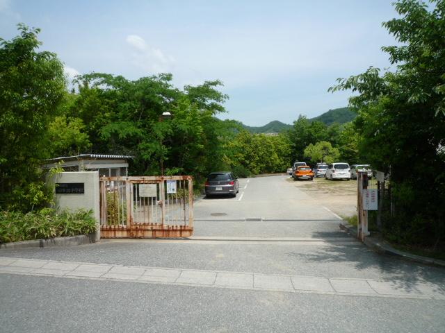 Other. The north side of the property is Yamatedai ​​elementary school. 