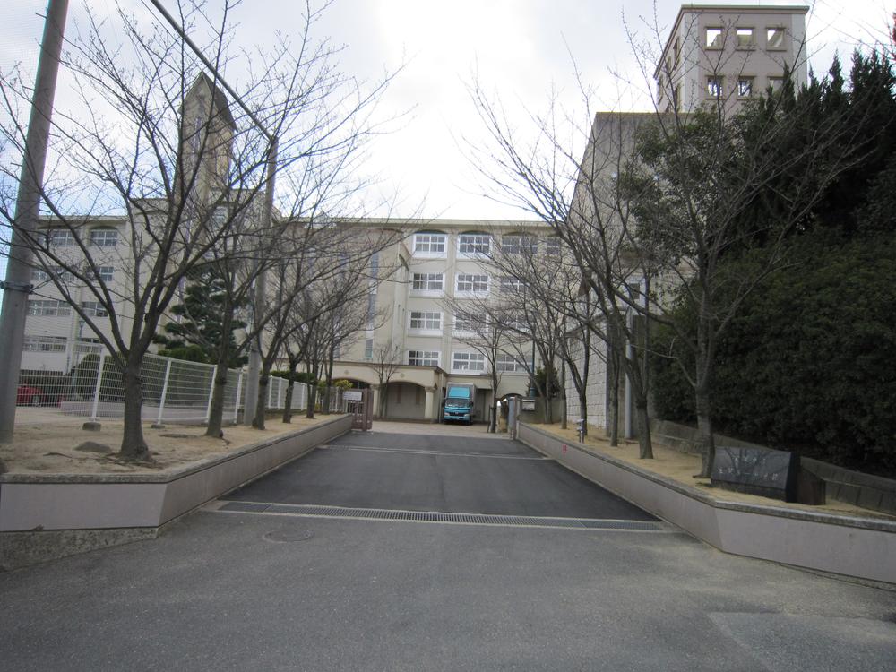 Junior high school. Takarazuka Municipal Takarazuka 1335m to the first junior high school