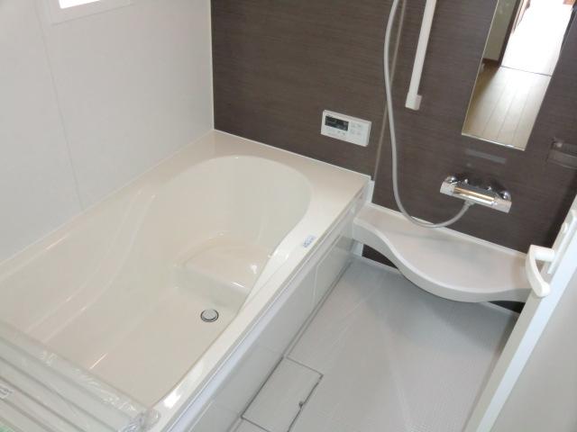 Same specifications photo (bathroom). Same specifications photo (bathroom) Bathroom heating dryer standard equipment! 