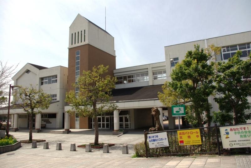 Junior high school. Municipal Yamatedai until junior high school 1800m