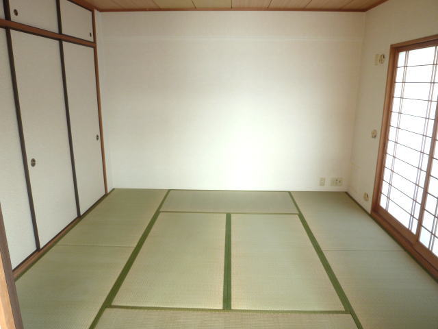 Other room space. 8 pledge spacious Japanese-style