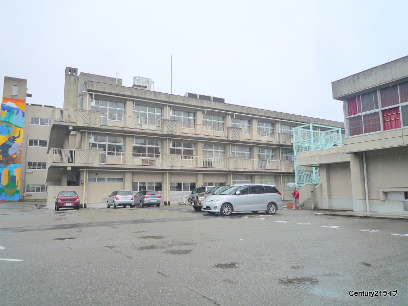 Junior high school. Takarazuka City Gotenyama 1191m until junior high school (junior high school)