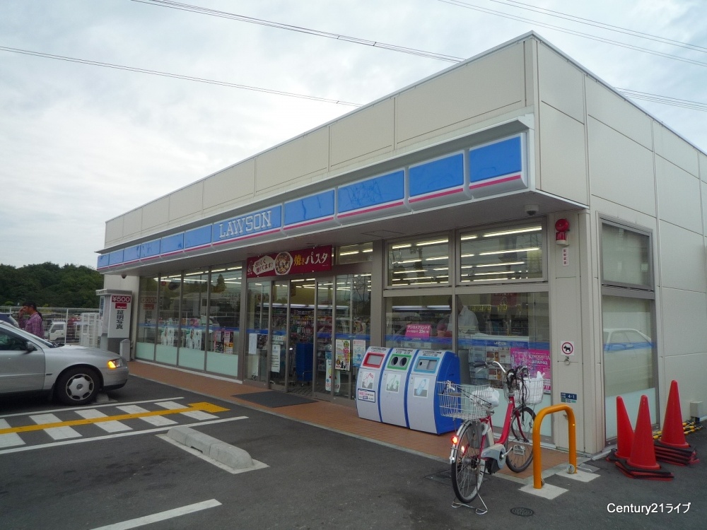 Convenience store. Lawson Takarazuka Yamamotomaruhashi-chome store up (convenience store) 114m