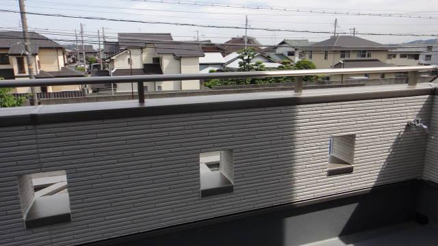 View photos from the dwelling unit. There is no large building material on the entire surface, View good from the south balcony!