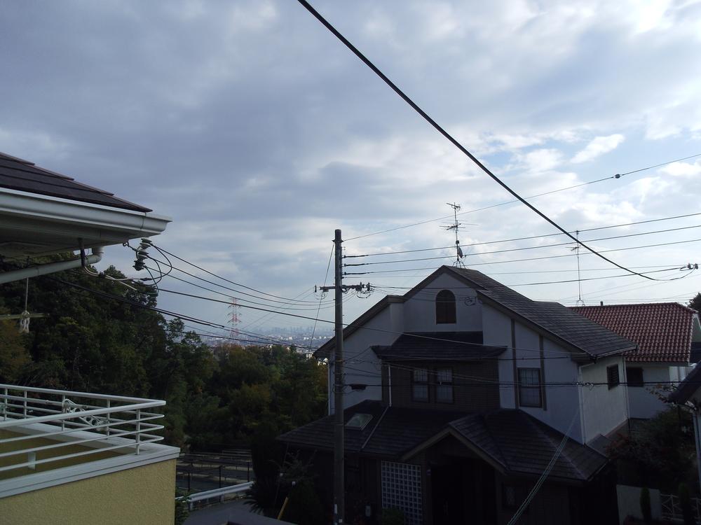 View photos from the dwelling unit. View from the second floor Western-style, The weather is nice views to Osaka city (2013 November shooting)
