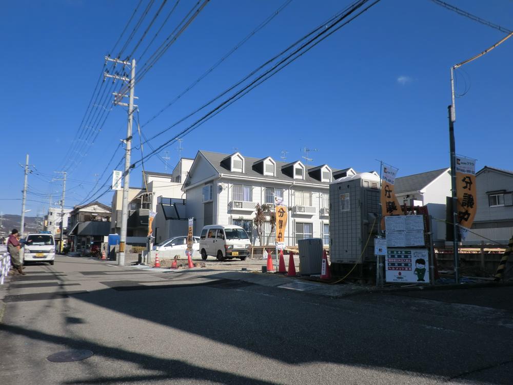 Local photos, including front road. Local subdivision, including the front road about 6m