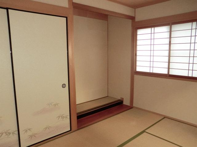 Non-living room. Japanese-style room (alcove Yes)