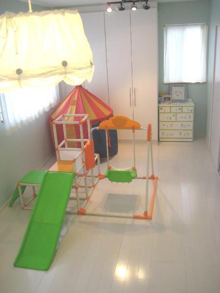 Non-living room. Second floor Western-style is the equipment two doors, This design can be divided into two rooms if bulkhead. Between according to the grow of children.