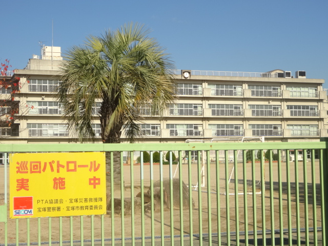 Primary school. 953m to Takarazuka Municipal Akurakita elementary school (elementary school)