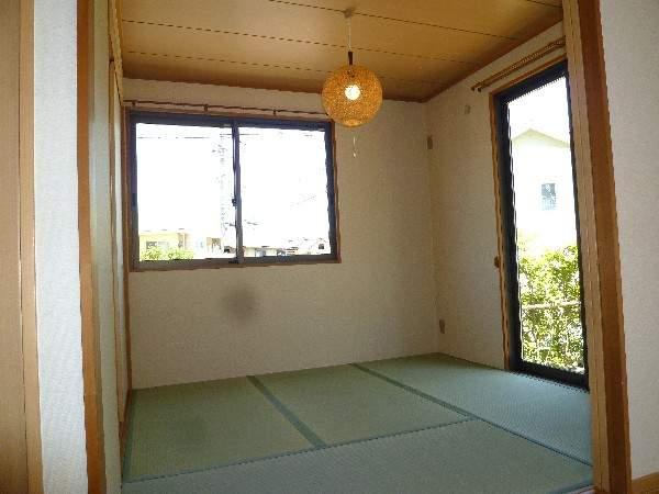 Other introspection. Living next to the Japanese-style room!