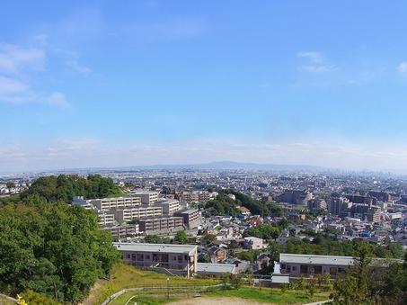 Many people yearn for "living in a nice hill with a panoramic view". Beautiful scenery, Gives us a lot of things invisible to the eye (October 2011 shooting than local)