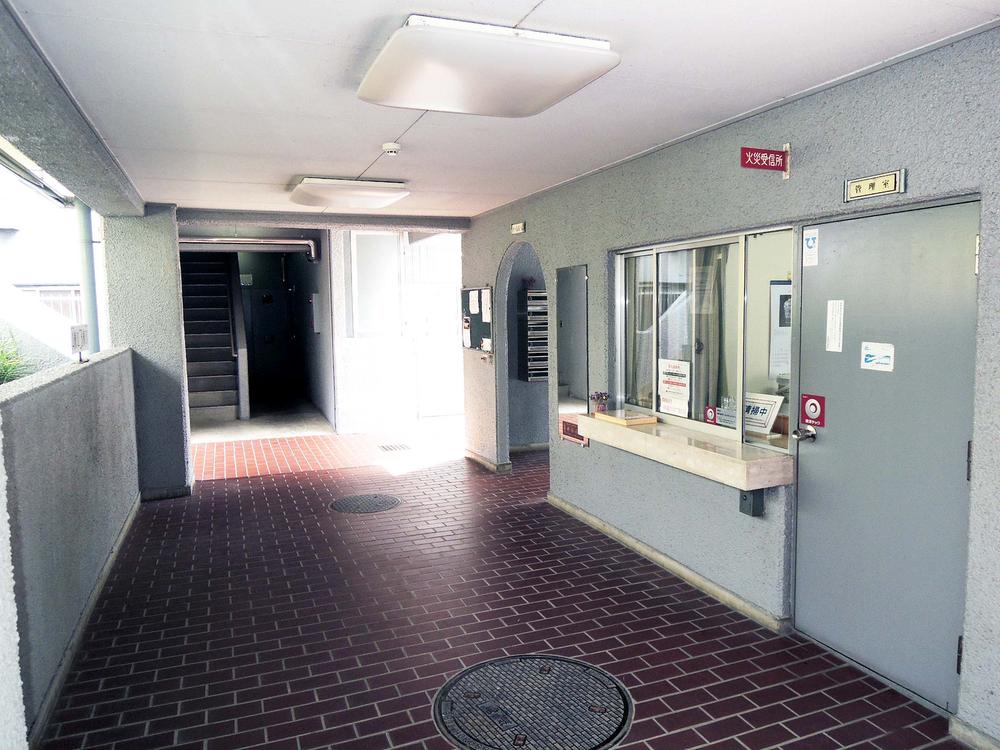 Entrance. Common areas