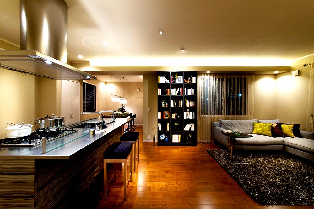 Kitchen. It dropped the lights, Even a little adult atmosphere. By using an objective light effectively, You can produce a variety of scenes, such as time and the home party of relaxation with family.