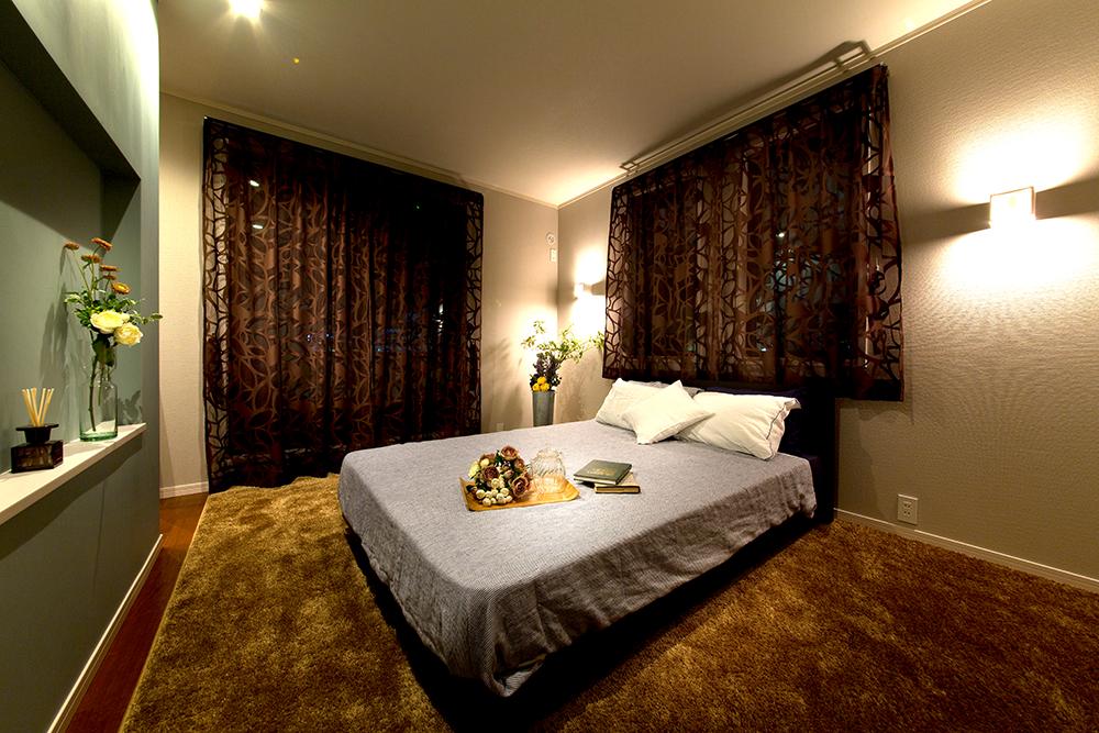 Non-living room. Bedroom. Direct, Also paying attention to lighting instruments, such as not turning a blind eye, To put to sleep and spacious, Summarized in calm color.